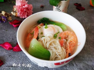 团圆饭~初七的鲜虾面的做法