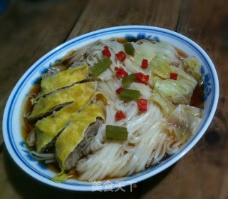 蛋卷鸡汤面的做法