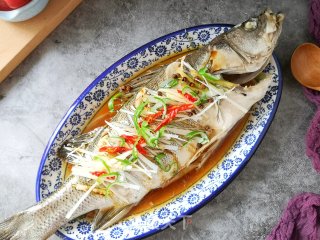 椒香清蒸鲈鱼的做法