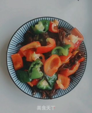 干鱿鱼新做法----彩椒炒鱿鱼的做法