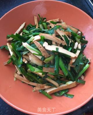 韭菜炒香干的做法