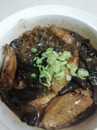 鸡翅炖蘑菇的做法