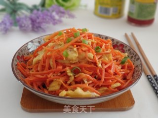 胡萝卜丝炒鸡蛋的做法