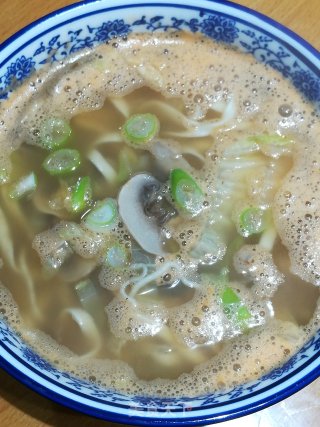 虾油热汤面的做法