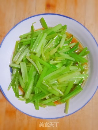 素炒西芹的做法