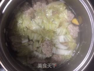 肉丸口菇汤的做法