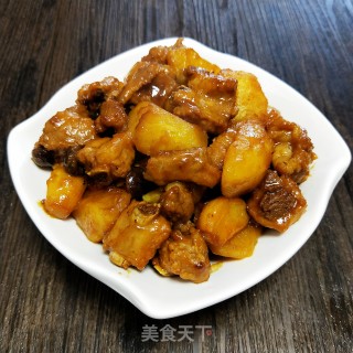 土豆烧排骨的做法