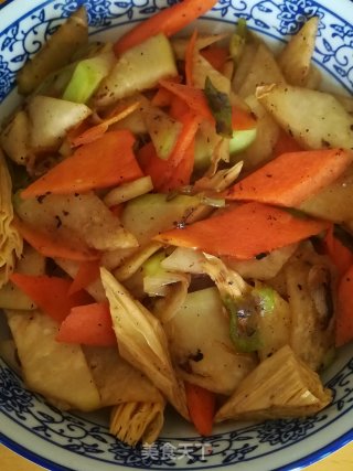 三色素炒的做法