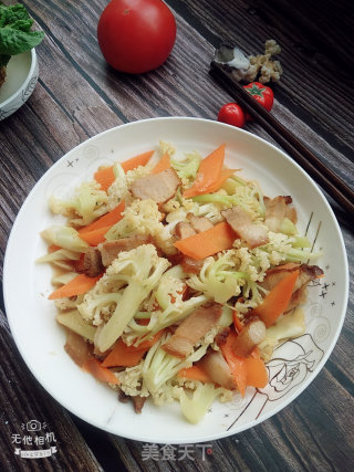 菜花胡萝卜炒肉的做法