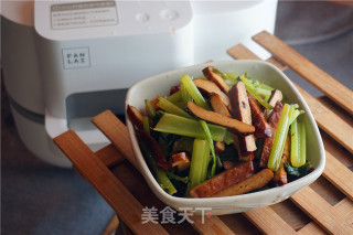 蒜粒香干干芹菜的做法