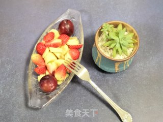 西梅香蕉草莓沙拉的做法