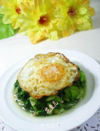 菜底煎鸡蛋的做法