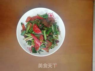 芹菜煸炒腊肉的做法