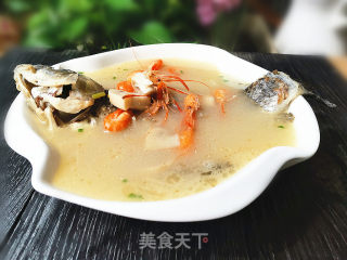 鲫鱼河虾汤的做法