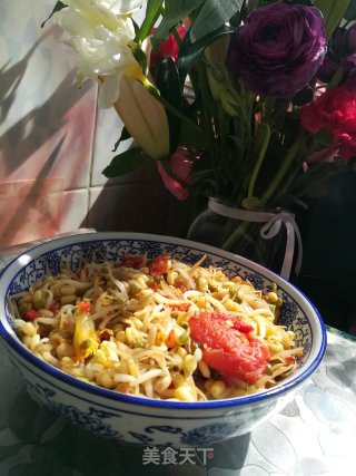 圣女果炒绿豆芽的做法