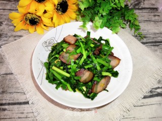 韭菜炒腊肉的做法
