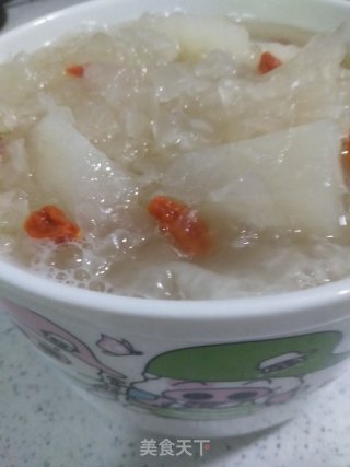 银耳雪梨枸杞汤的做法
