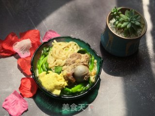 筒骨青菜面的做法
