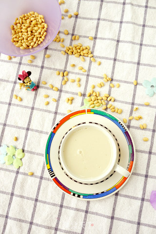 黑小麦薏米杏仁豆浆的做法