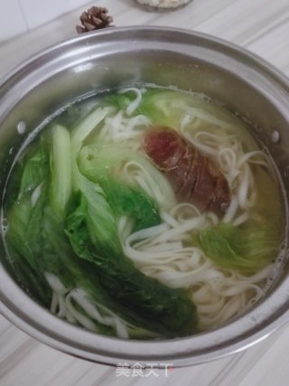 香肠生菜面的做法