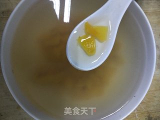 冰糖椰汁枇杷去火甜汤的做法