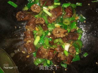 蒜香鸭脖的做法