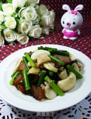 蒜薹腊肉炒蘑菇的做法