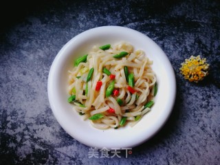 龙豆角炒米皮的做法