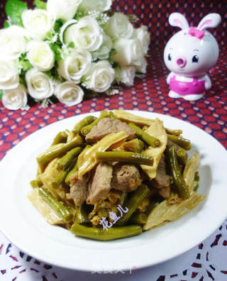 瘦肉酸带豆炒腐竹的做法