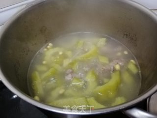 苦瓜排骨黄豆汤的做法