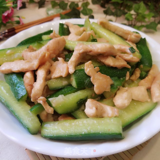 小黄瓜炒鸡柳的做法