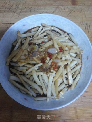 “春食野菜香”：凉拌春笋丝的做法