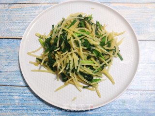 土豆丝炒韭菜的做法