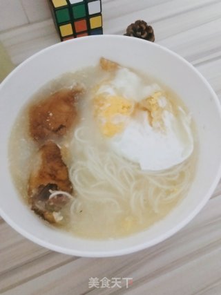 猪手鸡蛋面的做法