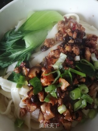 香菇炸酱面的做法