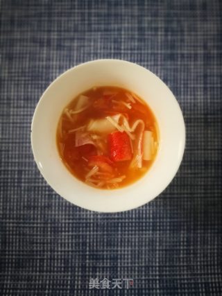 番茄金针菇蟹柳汤的做法