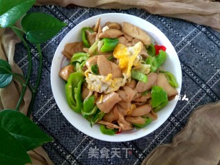 杏鲍菇尖椒炒鸡蛋的做法