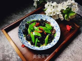 枸杞木耳炒荷兰豆的做法