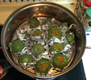 清明时节请食清明粿（艾叶粿）