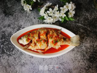蒜蓉辣酱浇鲈鱼的做法