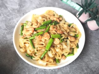 鲜虾芦笋炒河粉的做法