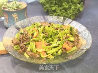 牛肉胡萝卜炒芹菜的做法