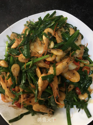 韭菜炒河虾的做法