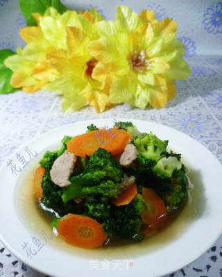 胡萝卜瘦肉片炒西兰花的做法