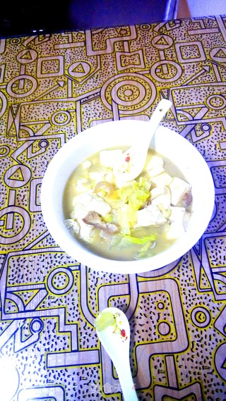 白豆腐炖大白菜和肉皮的做法