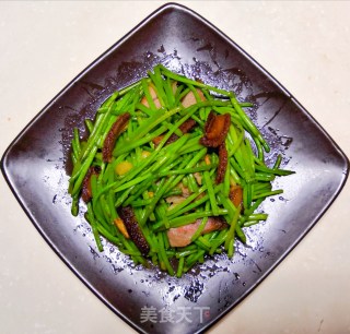藜蒿炒腊肉的做法