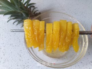儿童酸酸甜甜的菠萝