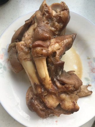 卤猪蹄子的做法