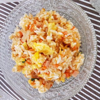 辣白菜炒饭的做法