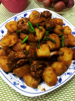土豆焖排骨的做法